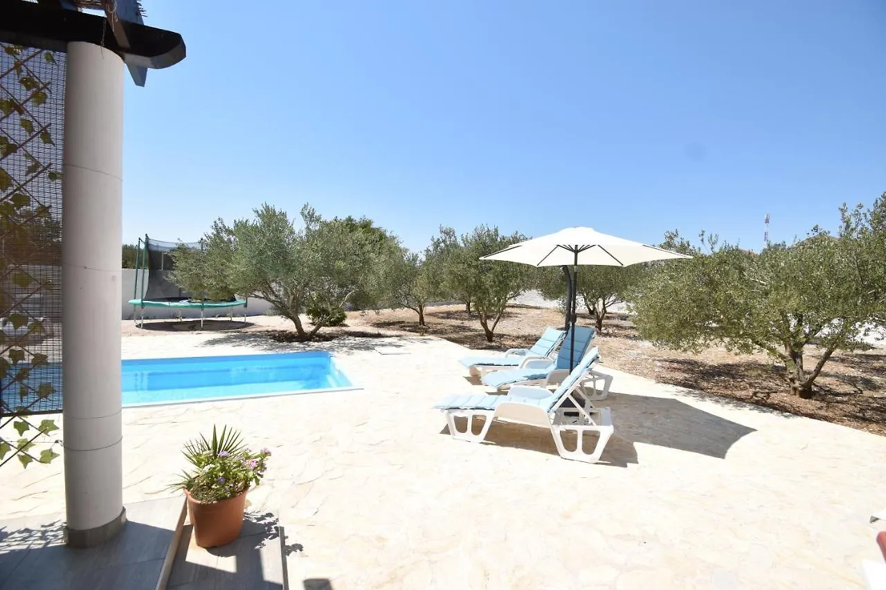 Villa Bubica- Cozy Holiday Home In Rural Area With Pool Stankovci  Croácia